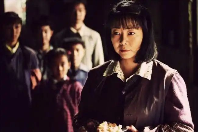 饭帅气丈夫甘当“家庭主夫”把她宠成宝开元棋牌app结婚34年只生孩子不做(图5)