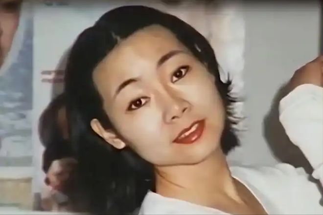饭帅气丈夫甘当“家庭主夫”把她宠成宝开元棋牌app结婚34年只生孩子不做(图13)