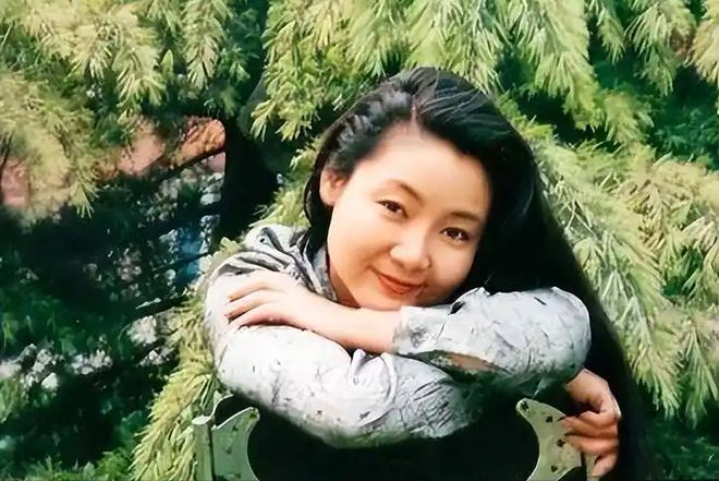 饭帅气丈夫甘当“家庭主夫”把她宠成宝开元棋牌app结婚34年只生孩子不做(图23)