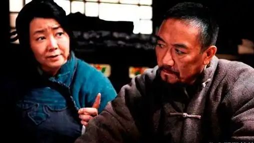 饭帅气丈夫甘当“家庭主夫”把她宠成宝开元棋牌app结婚34年只生孩子不做(图20)