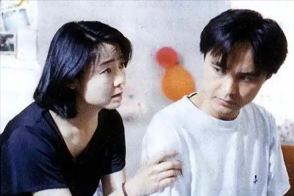 饭帅气丈夫甘当“家庭主夫”把她宠成宝开元棋牌app结婚34年只生孩子不做(图18)